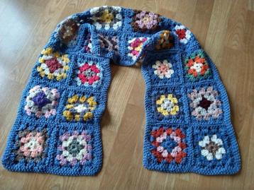 Nieuwe handgemaakte sjaal granny square shawl beschikbaar voor biedingen