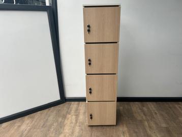 4 deurs – lockerkast wit beschikbaar voor biedingen