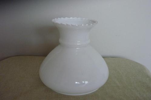 2 identieke opaline lampenkapjes, Huis en Inrichting, Lampen | Lampenkappen, Gebruikt, Minder dan 25 cm, Rond, Wit, Ophalen of Verzenden