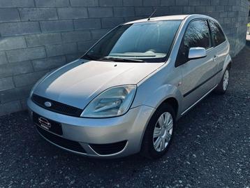Ford fiesta * 1.4 essences * Clim * 2din * garantie * à voir, Autos, Argent ou Gris, Achat, Entreprise, Boîte manuelle