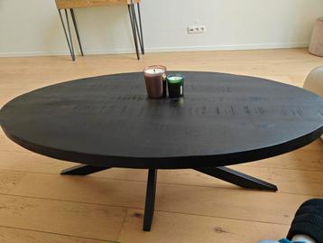 Zwarte ovalen salontafel  beschikbaar voor biedingen