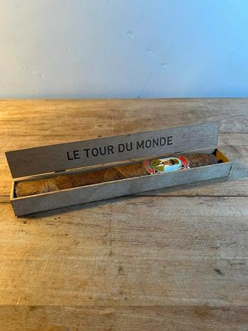 Cigare Le Tour du Monde Bague de Gaulle en boîte en bois beschikbaar voor biedingen