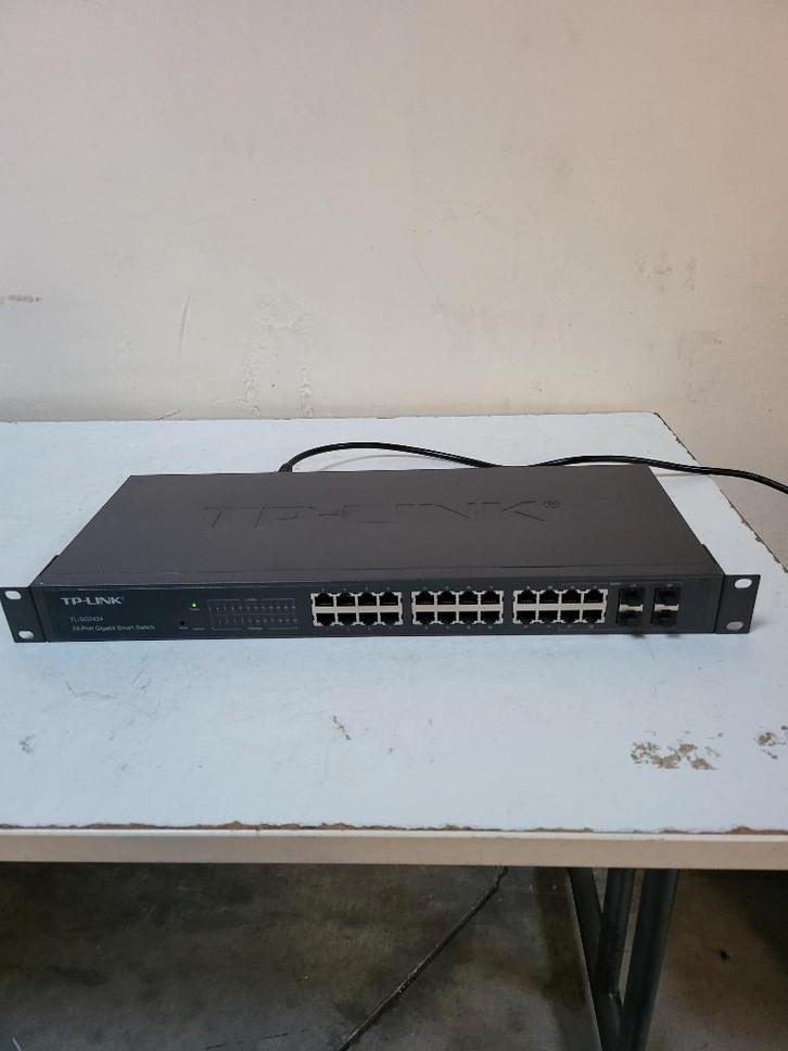 TP-Link TL-SG2424 Gigabit Smart Switch 24 poorten, Computers en Software, Netwerk switches, Zo goed als nieuw, Ophalen of Verzenden