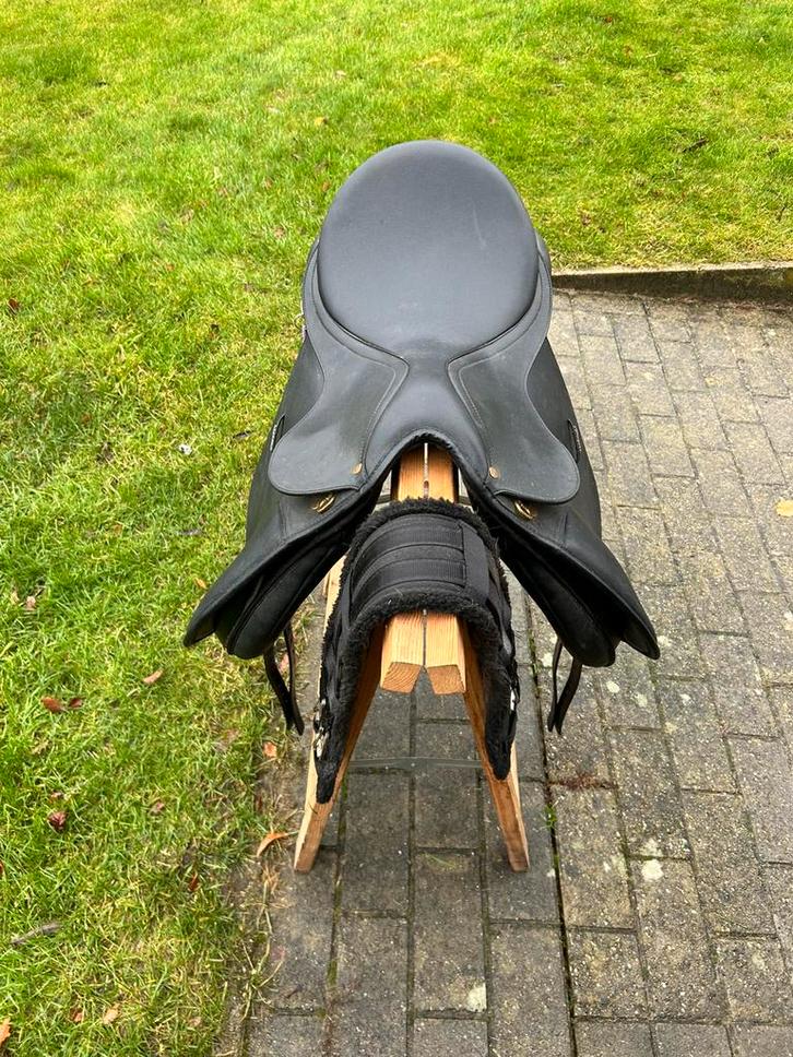 Topzadel Wintec 17” zwart, Dieren en Toebehoren, Paarden en Pony's | Zadels, Zo goed als nieuw, Dressuur, Ophalen