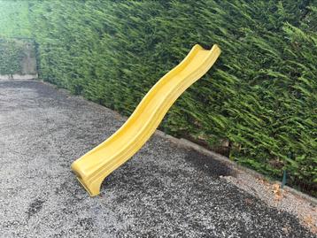 Glijbaan in goede staat beschikbaar voor biedingen