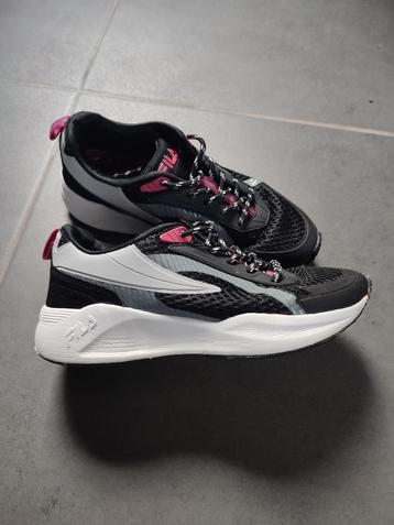 Baskets Fila filles pointure 37 beschikbaar voor biedingen