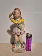 Vintage porselein beeldje meisje met bloem (jaren 1950-1960), Verzamelen, Ophalen of Verzenden, Zo goed als nieuw, Mens