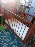 Lit cage en bois sur roulettes avec matelas, drap et mobile, Enlèvement