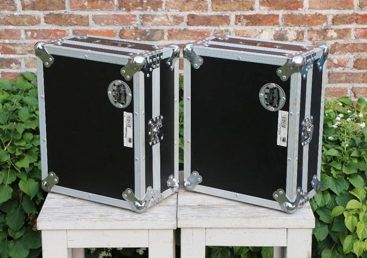 2x Road Ready Pioneer CDJ 2000 (Nexus) flightcase, Musique & Instruments, Boîtiers & Valises, Comme neuf, Flight case, Enlèvement ou Envoi