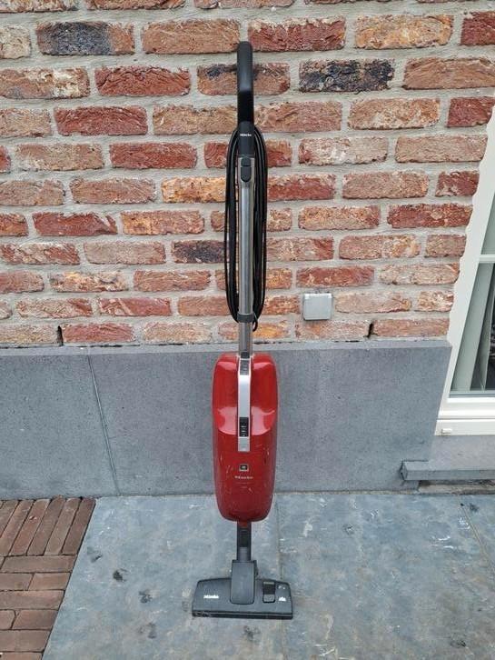 Miele Steelsttofzuiger + 4 originele zakken extra bij !, Elektronische apparatuur, Stofzuigers, Zo goed als nieuw, Stofzuiger