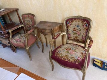 Zit ensemble 2 stoelen en bijzettafeltje antiek beschikbaar voor biedingen