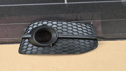 Rooster Audi Q3 8U S-LINE Rechts Origineel 8U0807682D INLEG, Auto-onderdelen, Carrosserie, Bumper, Voor, Gebruikt, Herkomst onderdeel bekend