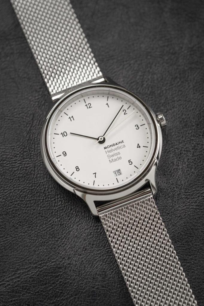 Mondaine Helvetica No1, Handtassen en Accessoires, Horloges | Dames, Staal, Staal, Ophalen