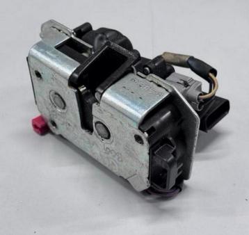 Chrysler Voyager 673AEA kofferbak kofferklep slot mechanisme beschikbaar voor biedingen