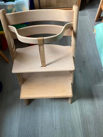 Le véritable fauteuil Trip Trap de Stokke.  disponible aux enchères