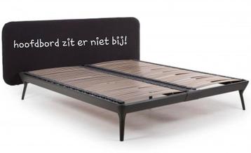 Bed + Geïntegreerde lattenbodem + Matras beschikbaar voor biedingen