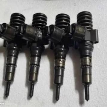 LOT van 4 injectoren voor Vw TDI 140hp motor (code BMM)