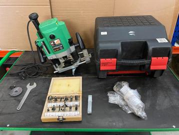 Défonceuse HITACHI M12V + fraises ! beschikbaar voor biedingen