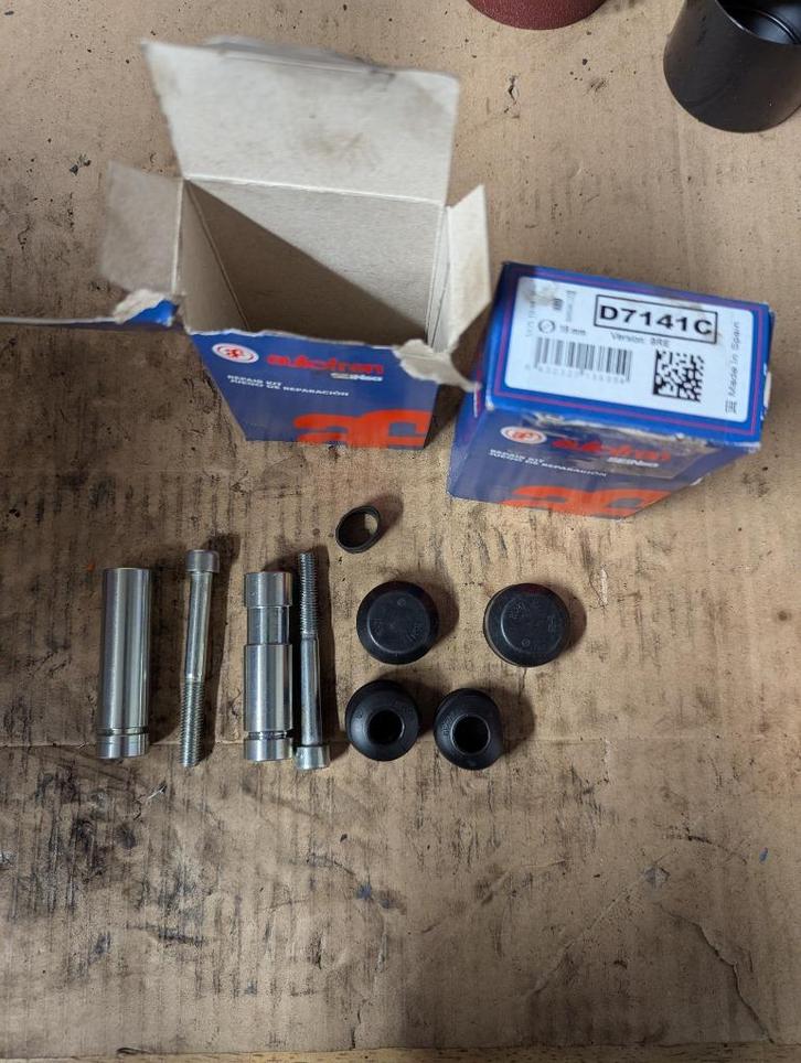 Rem glijbus 2x Brembo, Auto-onderdelen, Remmen en Aandrijving, Mercedes-Benz, Nissan, Renault, Volkswagen, Universele onderdelen