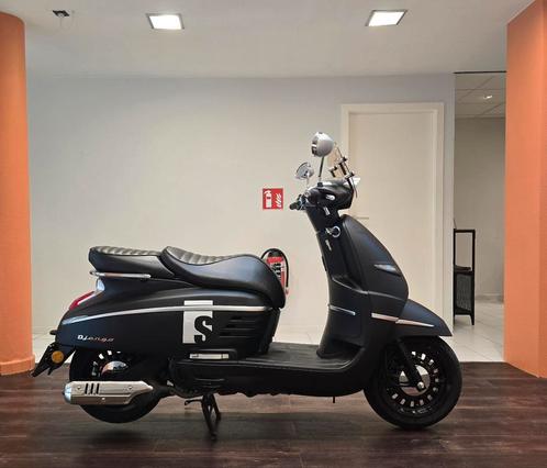 Peugeot Django 125**2018**7.749km**Garantie, Fietsen en Brommers, Scooters | Peugeot, Zo goed als nieuw, Benzine, Ophalen