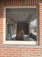 Vast raam in Afselia hout. B 1.13m. H 1.23m., Ophalen, Gevelraam of Ruit, Gebruikt, 80 tot 120 cm