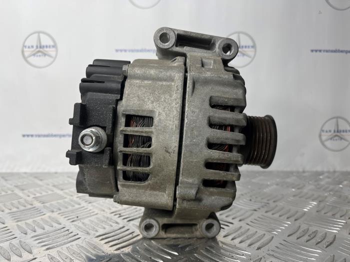 Dynamo d'un Mercedes Vito, Autos : Pièces & Accessoires, Moteurs & Accessoires, Mercedes-Benz, Utilisé, 3 mois de garantie