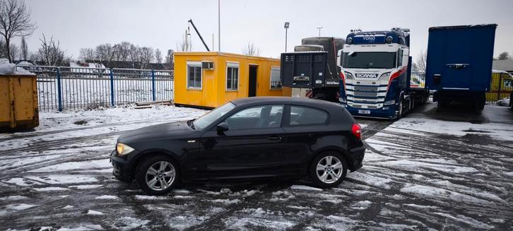 BMW 118i - rijdt zeer goed!, Auto's, BMW, Particulier, 1 Reeks, ABS, Airbags, Airconditioning, Alarm, Bluetooth, Bochtverlichting