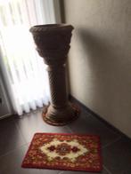 Stenen pot met stenen zuil., Ophalen