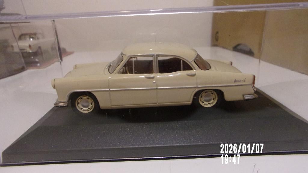 SIMCA ARIANE 1959 CREME.1/43 IXO COMMENEW,VITRINE, Hobby & Loisirs créatifs, Voitures miniatures | 1:43, Comme neuf, Voiture, Autres marques