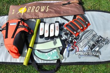 Accessoires; vinnen, voetbanden, boardbag, trapeze etc. beschikbaar voor biedingen