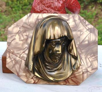 plaque imitation marbre avec visage de la vierge  beschikbaar voor biedingen