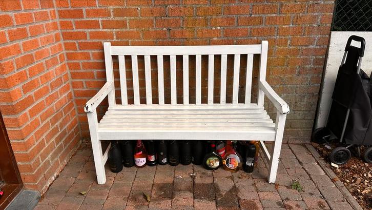 Stevige witte houten tuinbank, nog in goede staat., Tuin en Terras, Tuinbanken, Gebruikt, Ophalen