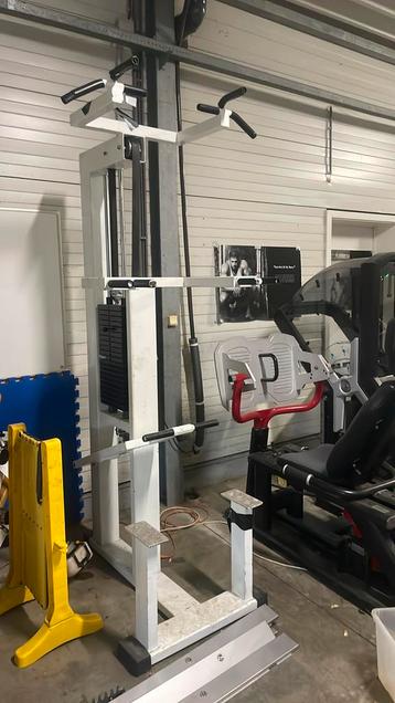 Chin dip assist professioneel beschikbaar voor biedingen