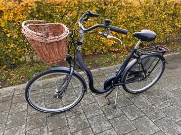 Damesfiets met mandje beschikbaar voor biedingen