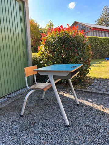 Vintage lessenaar schoolbank jaren 70 design retro beschikbaar voor biedingen