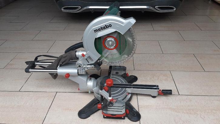Metabo KGS 305 M afkortzaag, Doe-het-zelf en Bouw, Gereedschap | Zaagmachines, Zo goed als nieuw, Afkortzaag, 1200 watt of meer