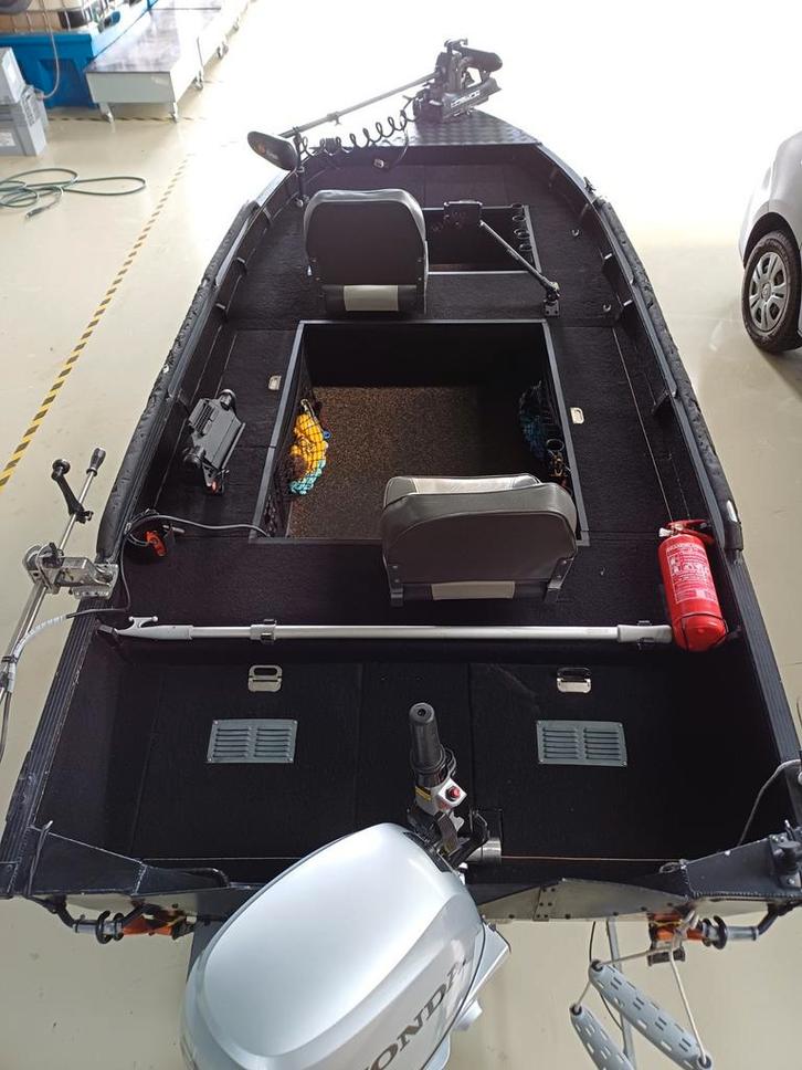 Roofvisboot qwest b420, Watersport en Boten, Hengelsport | Roofvissen, Ophalen