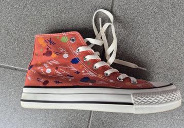 Bordeaux baskets beschikbaar voor biedingen