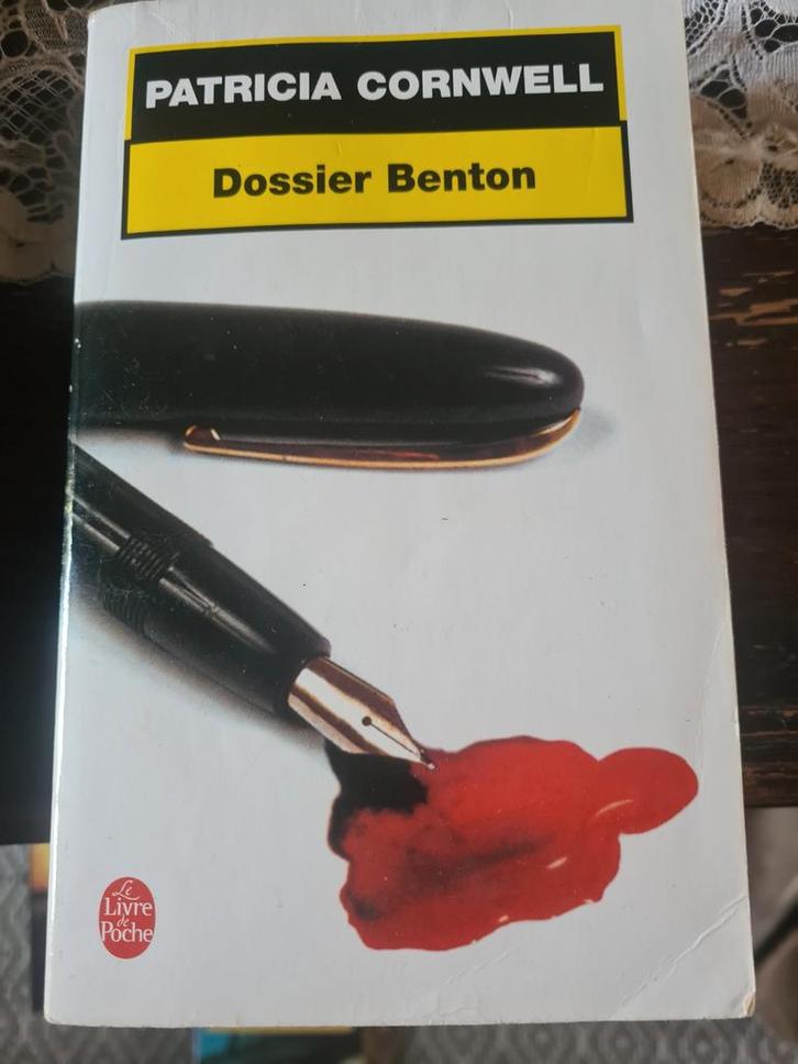 Patricia Cornwell - Dossier Benton, Livres, Thrillers, Comme neuf, Enlèvement ou Envoi