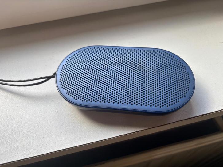 B&O Beoplay P2 Bluetooth Speaker – Blauw Compact & Krachtig, Audio, Tv en Foto, Luidsprekerboxen, Zo goed als nieuw, Overige typen