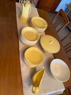 Service de table 12 couverts en faïence jaune, Enlèvement