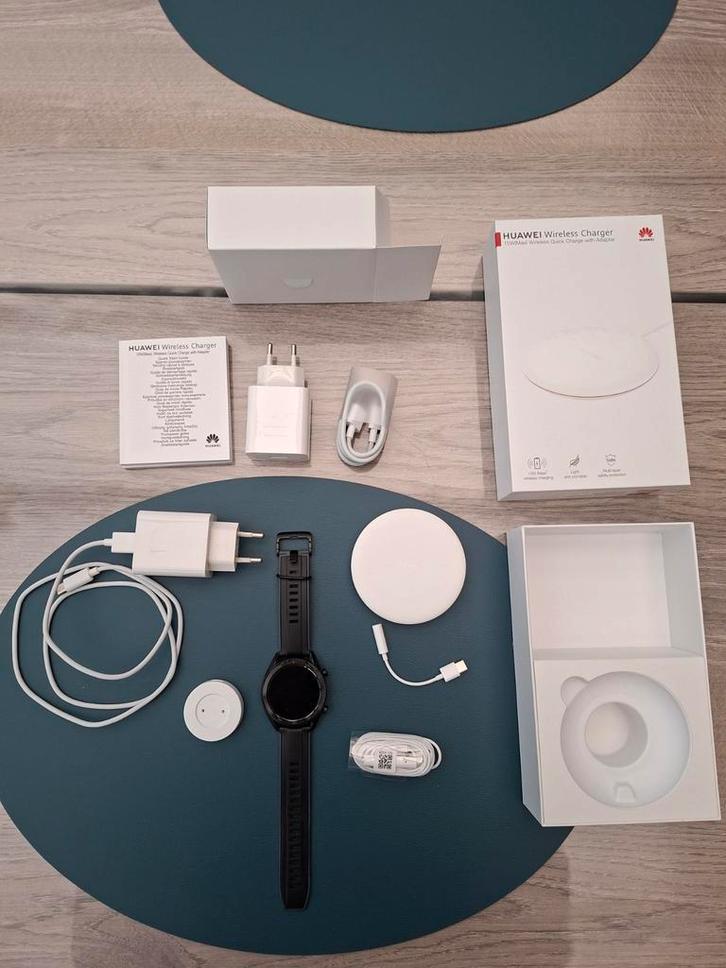 Te koop smarth watch huawei .plus huawei wireless charger, Handtassen en Accessoires, Smartwatches, Ophalen