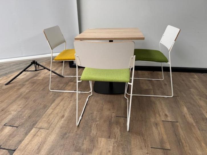 Stapelbare stoelen groen geel, Antiek en Kunst, Antiek | Meubels | Stoelen en Sofa's, Ophalen