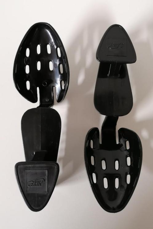 Zwarte verstelbare schoenspanners in pvc van Nike., Vêtements | Hommes, Chaussures, Comme neuf, Enlèvement ou Envoi