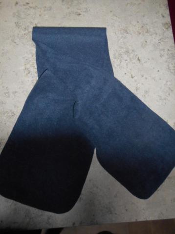 Donkerblauwe fleece sjaal beschikbaar voor biedingen