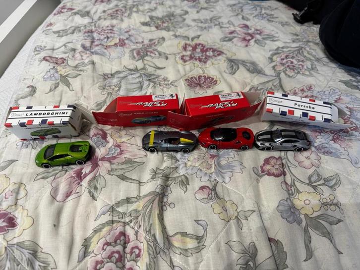 Te Koop: Lot Bburago Modelauto's 1:64 – Beschadigd / Voor On, Hobby en Vrije tijd, Modelauto's | Overige schalen, Zo goed als nieuw