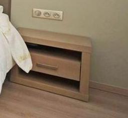 2 nachtkastjes, Huis en Inrichting, Kasten | Ladekasten, Zo goed als nieuw, Ophalen