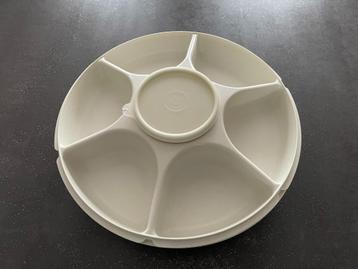 Tupperware hapjesschotel beschikbaar voor biedingen