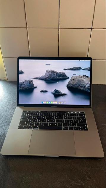 Macbook Pro 15” 2018 / I7-6Cor / 16GB / 256GB beschikbaar voor biedingen