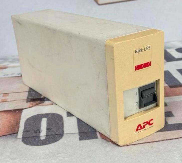 Station d'alimentation de secours APC BK300 300 VA UPS, apcc, Informatique & Logiciels, Alimentations de secours (UPS), Comme neuf